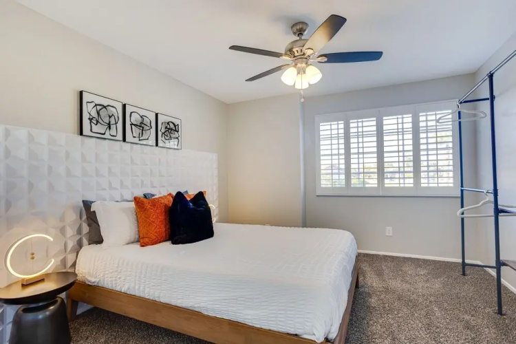 73rd Glendale 4 Bedroom Home by RedAwning