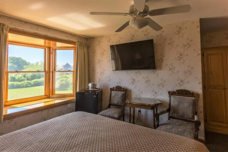 Rose Farm Inn