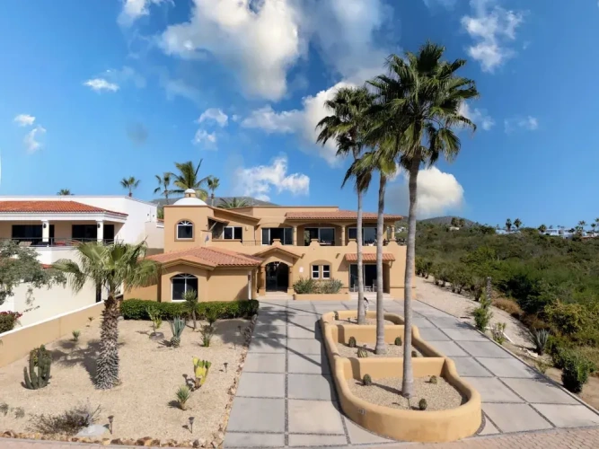 4 Bedrooms Cottage with balcony