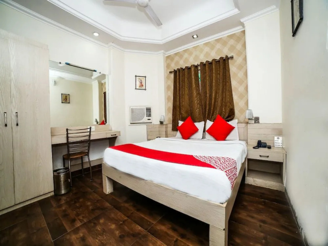 OYO 15248 Hotel Shreemaa