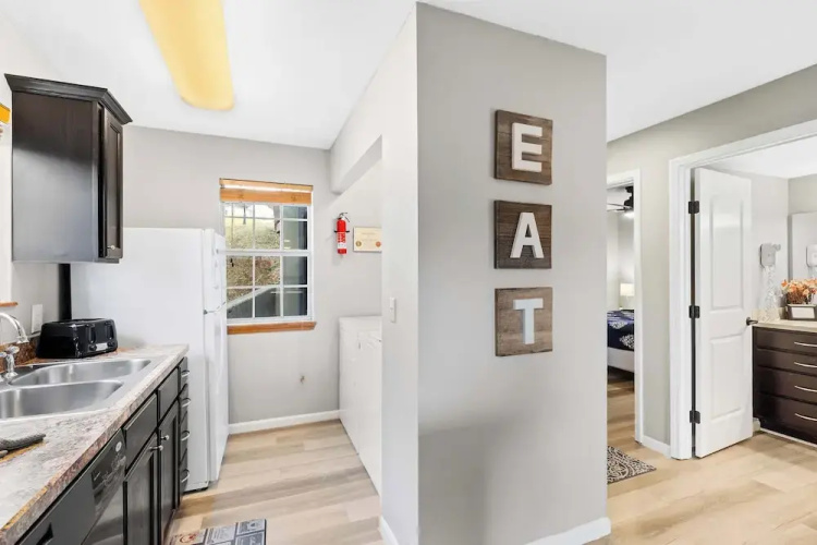 Silver Lake Hideaway Chic 2 Bdr, Dog Friendly!