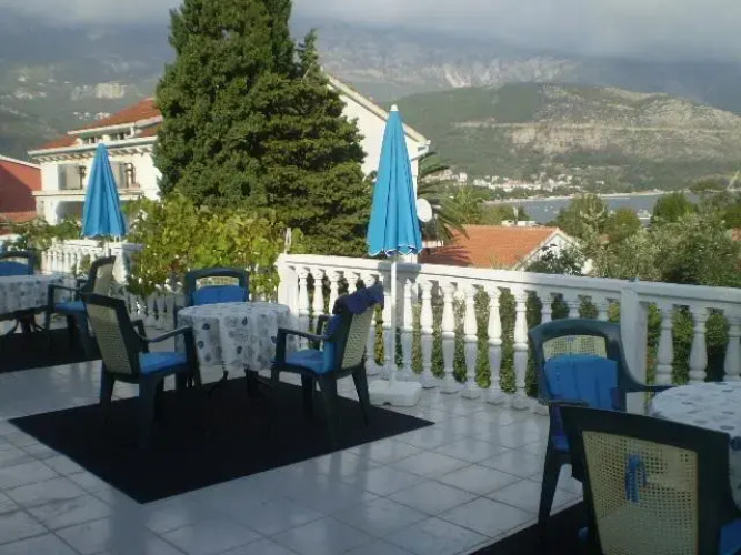 Zenovic House