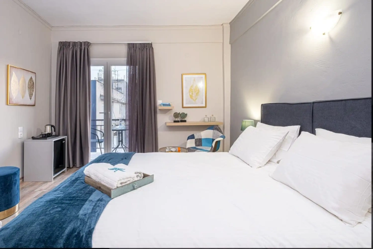 Standard Triple room with city view