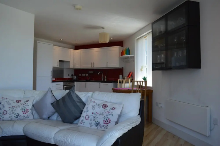 2 Bedroom Apartment With Balcony Overlooking River