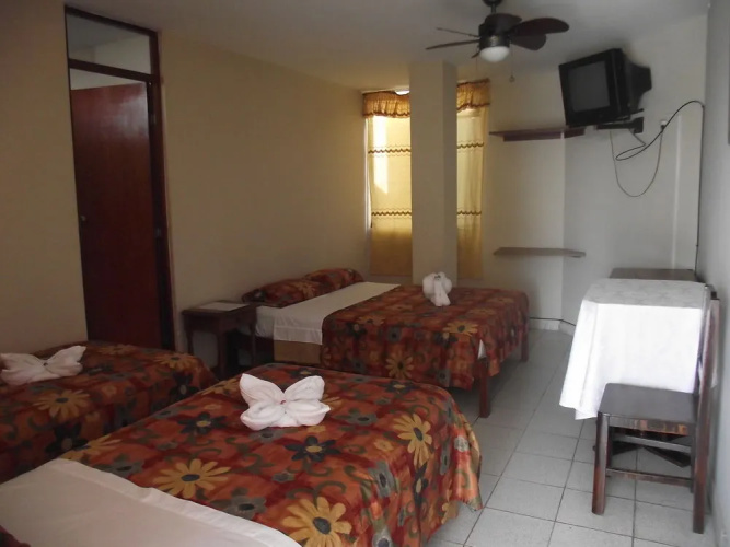 Las Brisas Hostal