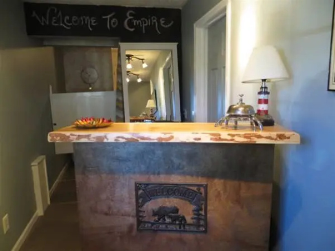 Empire Lakeshore Inn