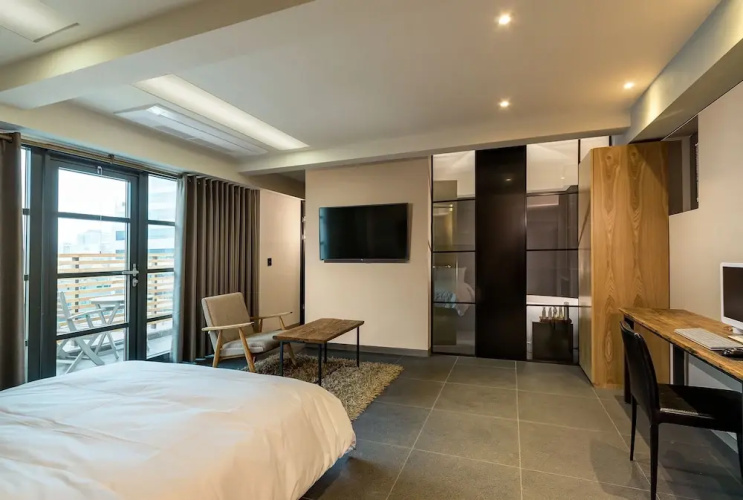 E-HOTEL