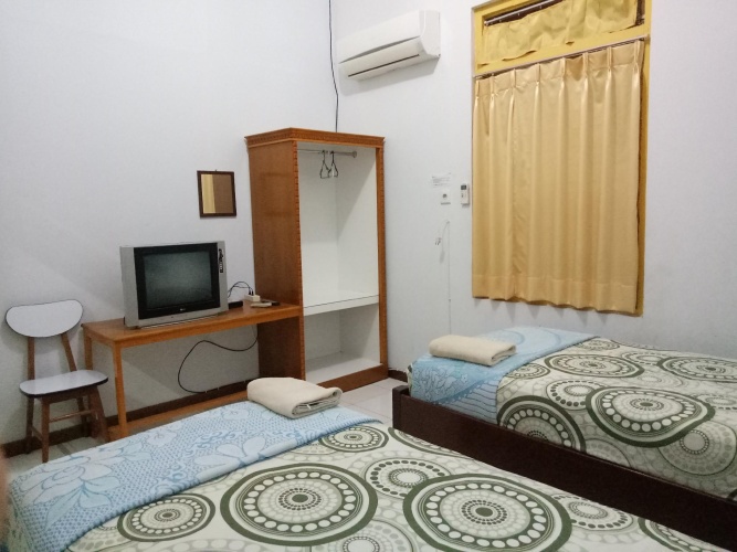 Twin Studio