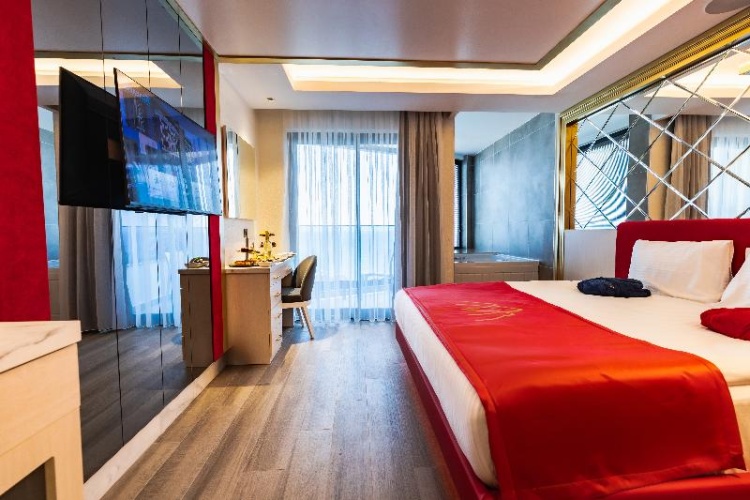 Standard Double room with partial sea view