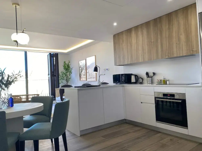 w Stylish 2BR w Sunny Terrace in Chueca