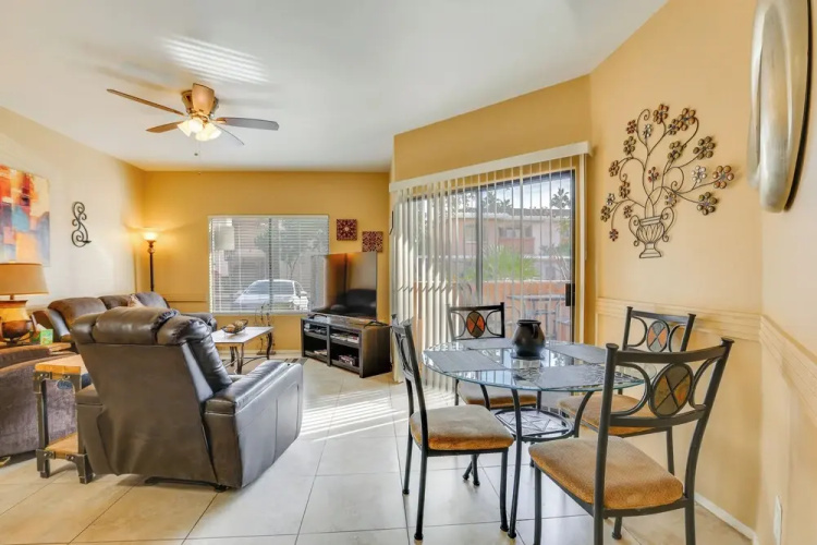 Bright Phoenix Condo - 3 Mi to State Farm Stadium!