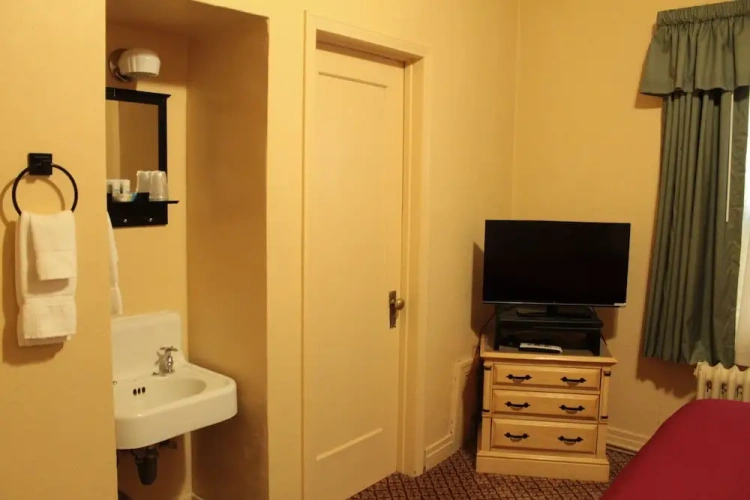 Economy room
