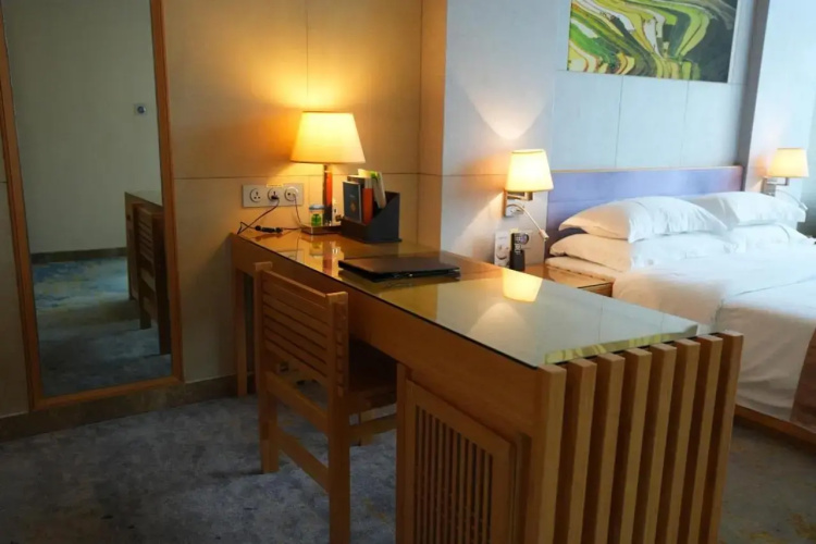 Huayu Holiday Hotel