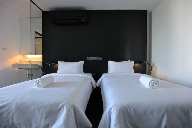 Standard Twin room with balcony