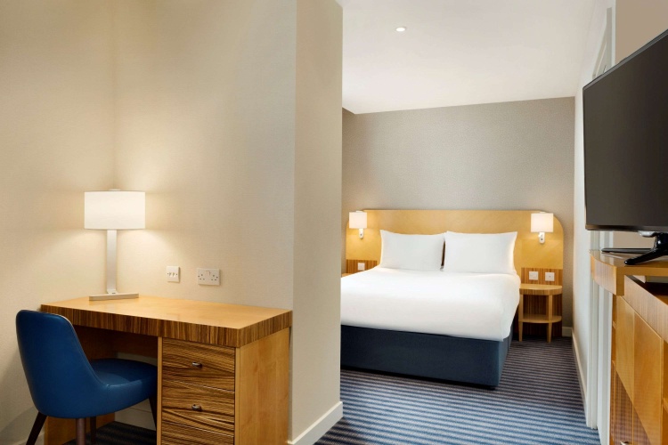 Ramada Hotel & Suites by Wyndham Coventry photo 7