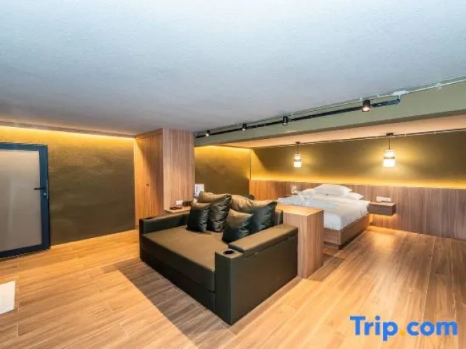 5 Bedrooms Villa