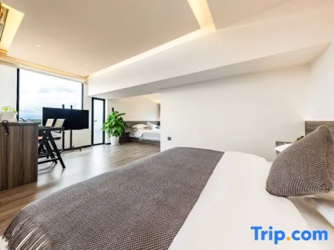 Premium Family Suite with lake view