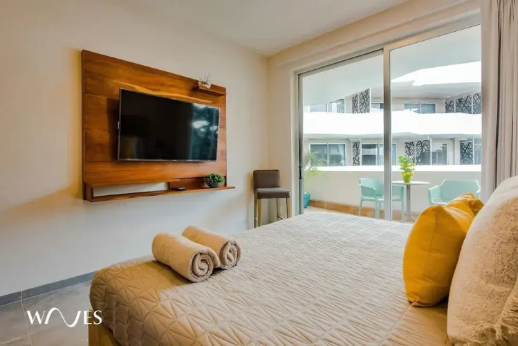 Pool View 1 Br Steps Away From the Beach