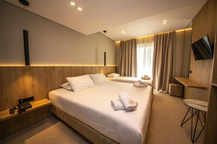 Deluxe Triple ground floor room