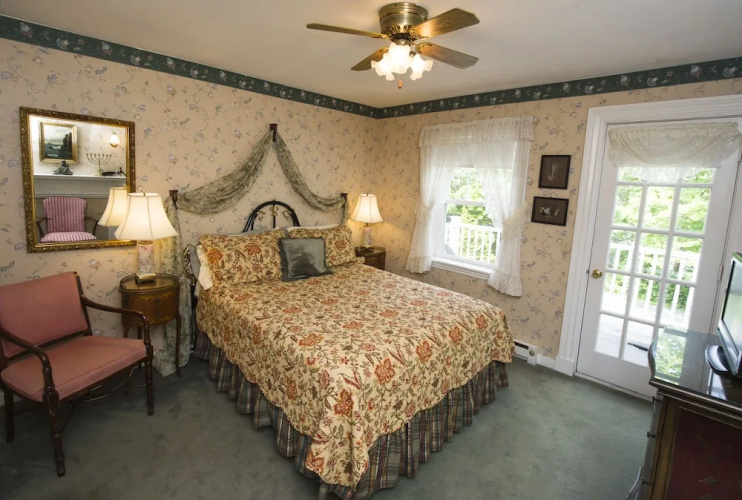 Anne's White Columns Inn