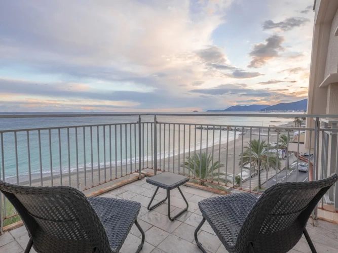 Deluxe Double room with balcony and beachfront