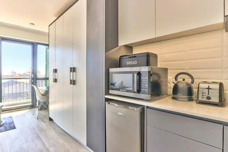 Stunning work pad on 1onAlbert- 601