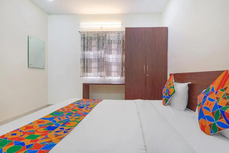 Fabhotel Srisai Hill View