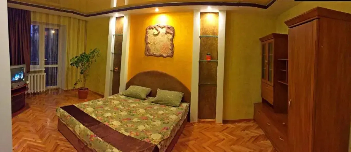 Apartment on Hrushevskoho 28