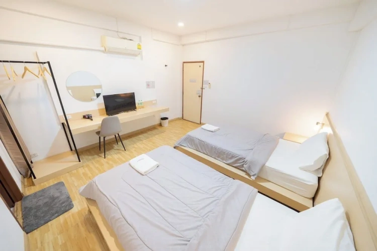 Standard Twin room with balcony