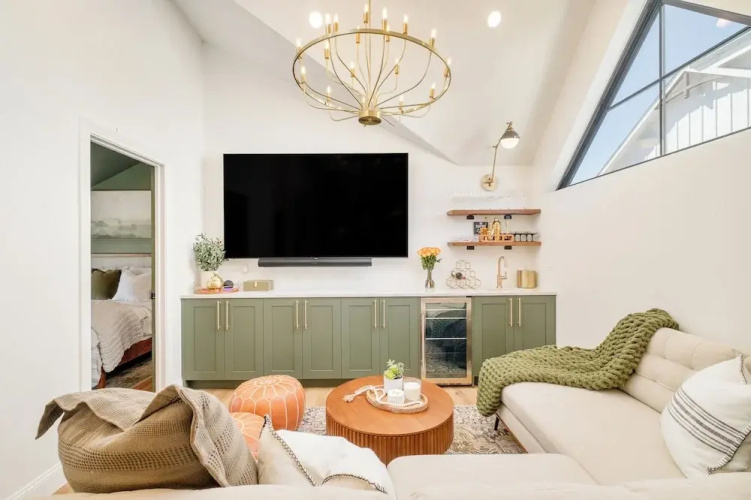Luxe Designer Flat on Sloans Lake w/ Rooftop Deck