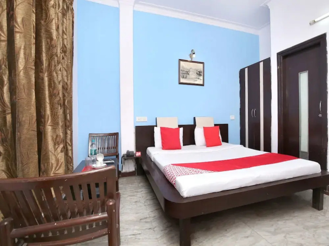 OYO 16441 Hotel Gurjeet