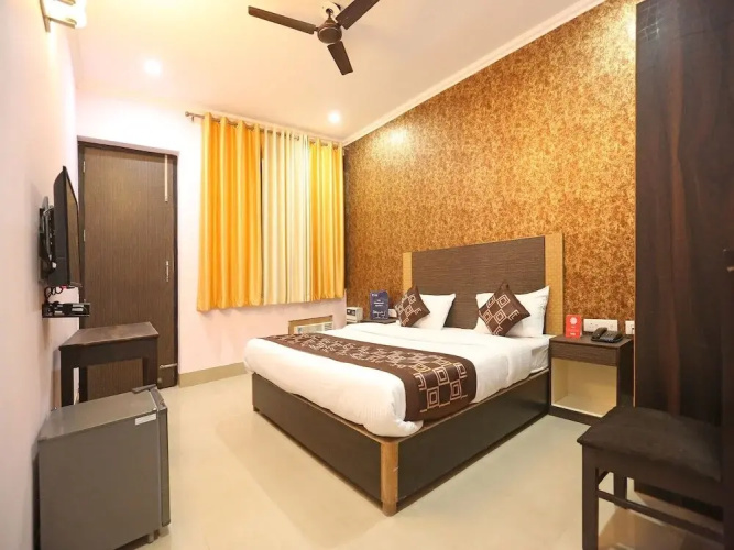 FabHotel Royal Crown