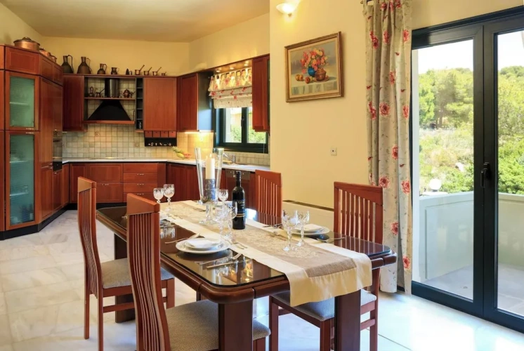 3 Bedrooms Villa with balcony