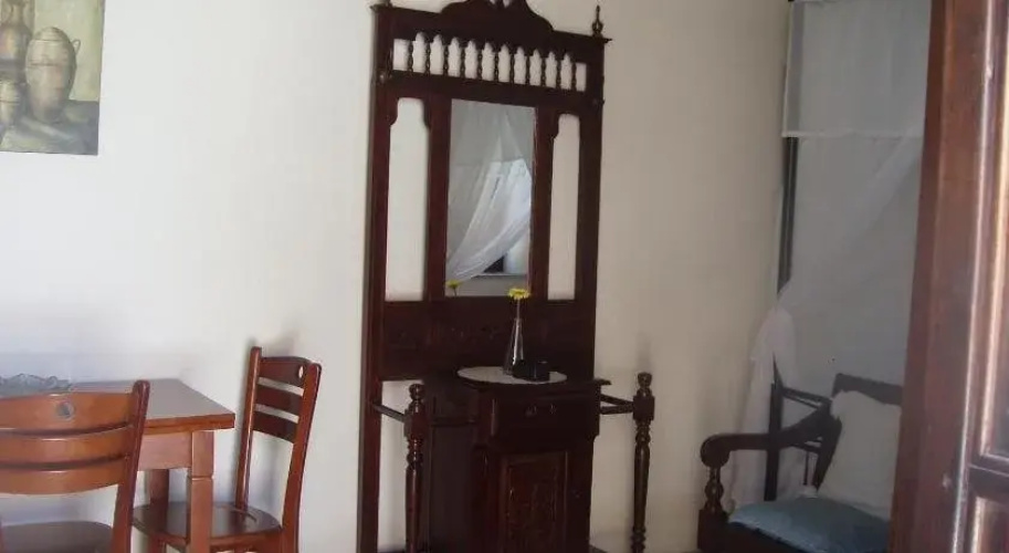 Vrakas House