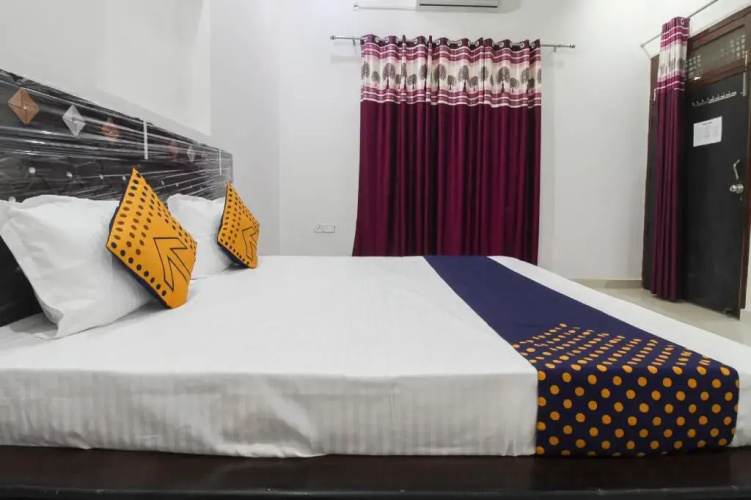 Green Valley by OYO Rooms
