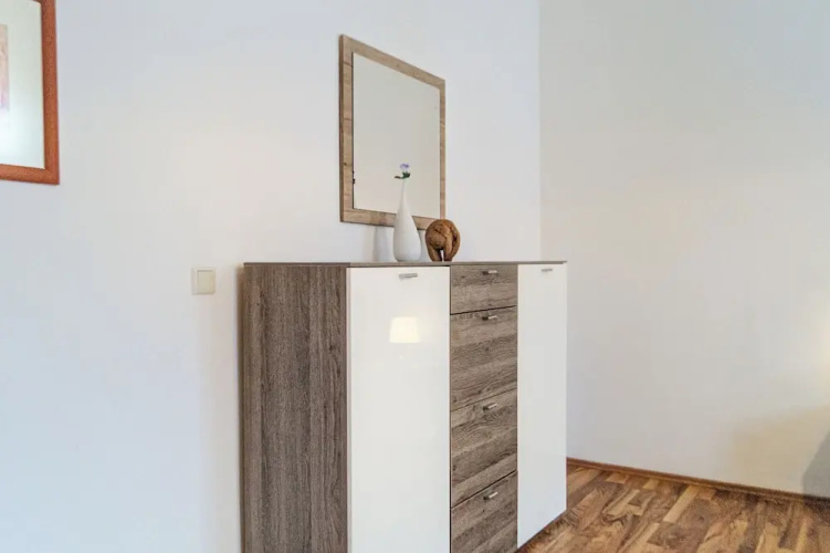 Spacious 2BR Apt Near Wiener Stadthalle