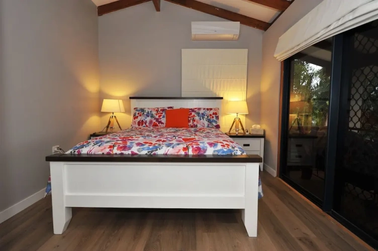 3 Bedrooms Cottage with balcony