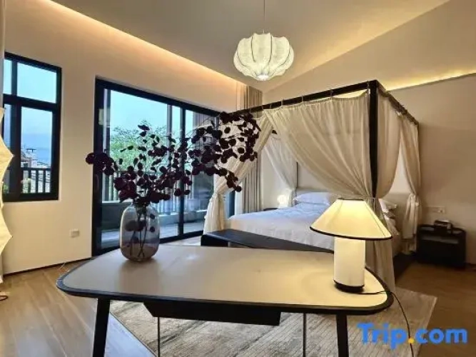 Standard Family room with mountain view