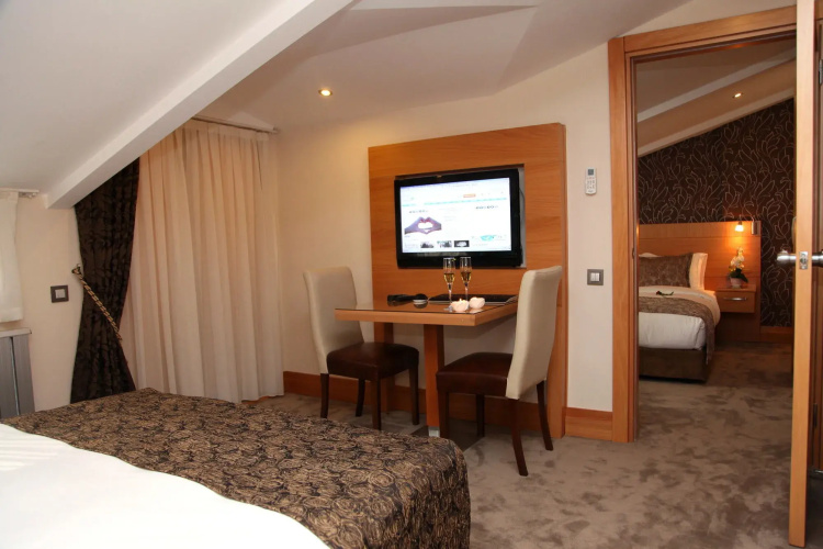 Emerald Hotel