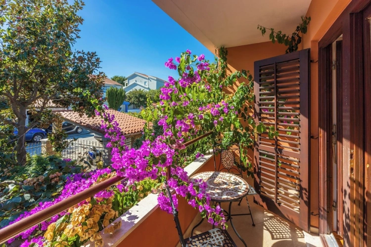 Apartment with balcony