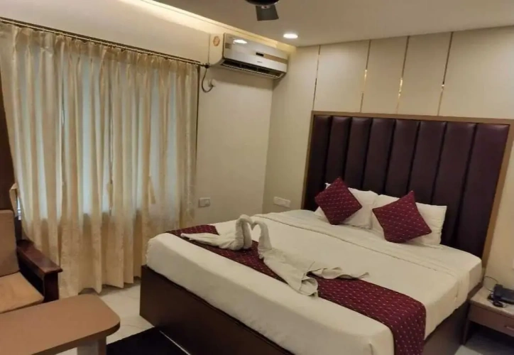 Deluxe Double room with city view