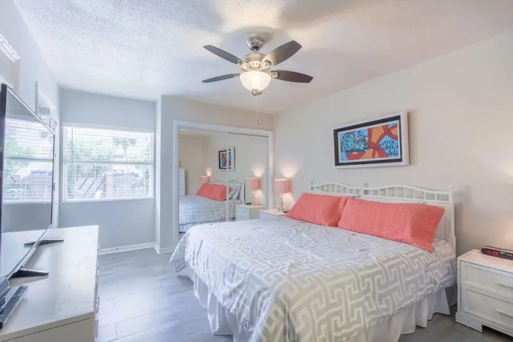 Gulf Shore Condo #2A - 2 Br condo by RedAwning