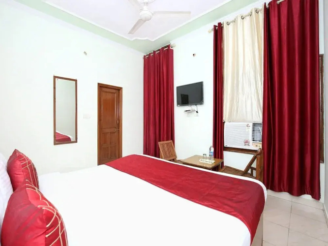 OYO 10539 Hotel Holiday Classic