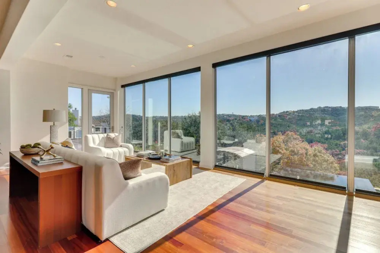 Chic Villa w/ Infinity Pool: 10 Mi to Downtown!