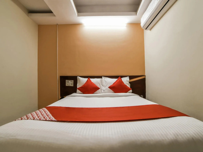 OYO 16061 Hotel Holly Hock