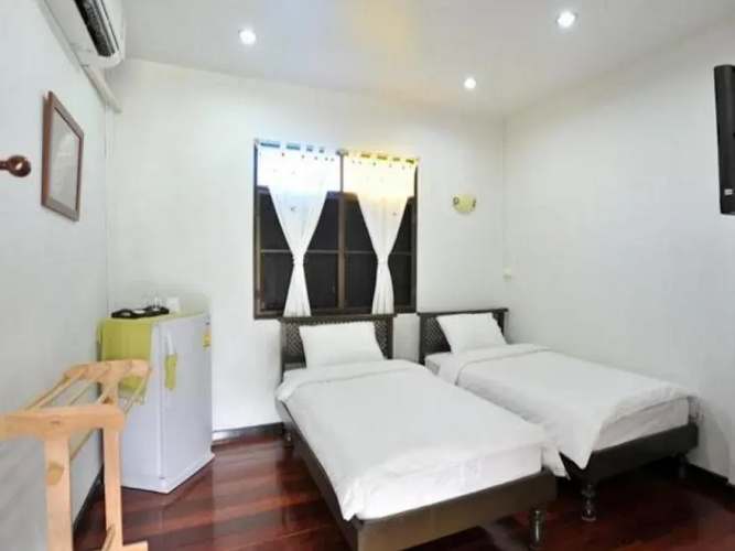 Huan Esan Place