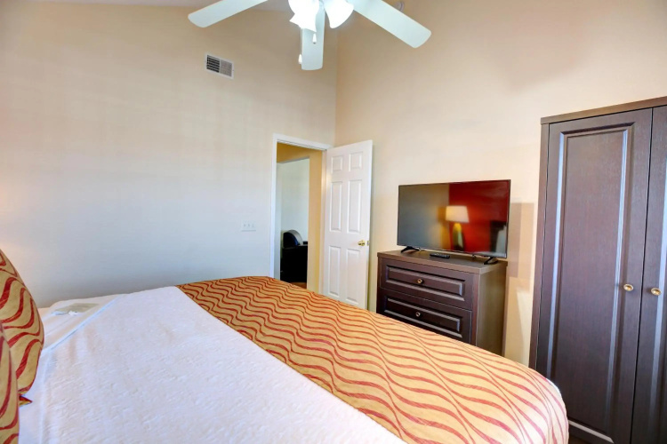 Grand Crowne Resort