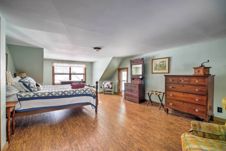 5 Bedrooms Cottage