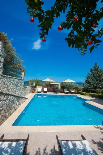 Pirofani Villas