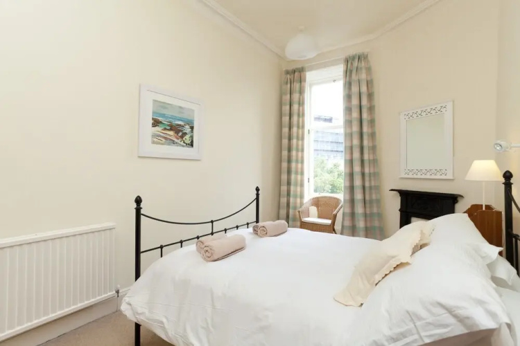 380 Mardale Crescent Apartment